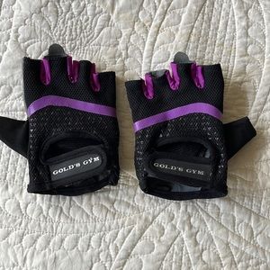 Golds Gym brand weightlifting gloves